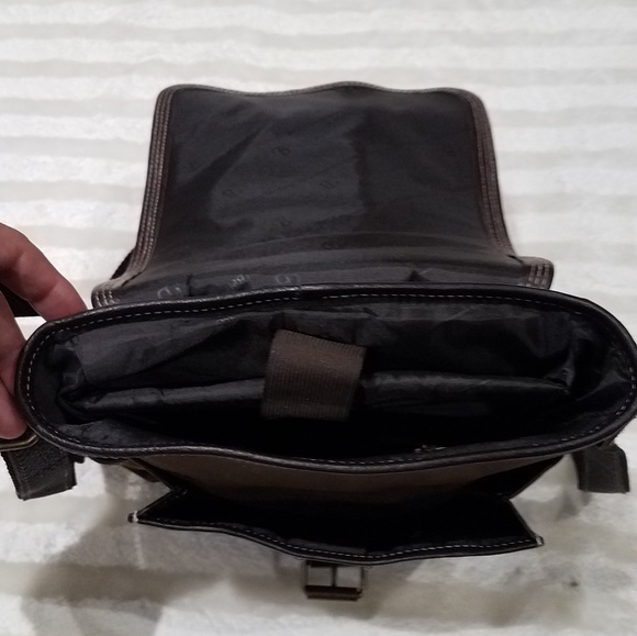 Bellino Leather over the shoulder Bag - Picture 3 of 8